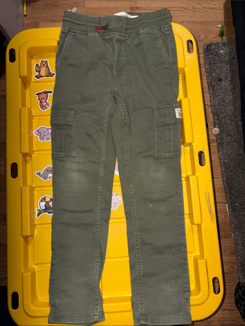 Levi's Olive Green Cargo Pants with Elastic Waist - Picture 3 of 3